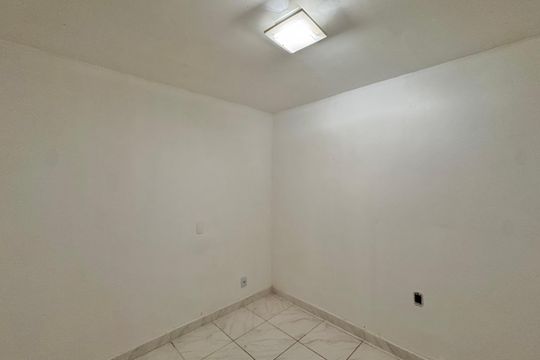 Quarto 1 de casa para alugar com 2 quartos, 70m² em Recreio dos Bandeirantes, Rio de Janeiro