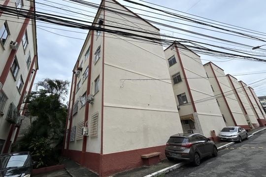 Fachada do bloco de apartamento para alugar com 2 quartos, 46m² em Del Castilho, Rio de Janeiro