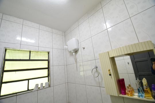 Banheiro de casa à venda com 2 quartos, 10000m² em Chácara Santa Margarida, Campinas