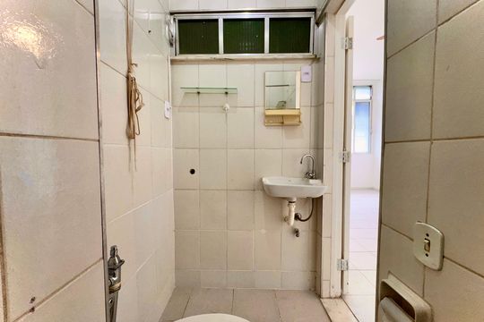 Banheiro de kitnet/studio à venda com 1 quarto, 23m² em Flamengo, Rio de Janeiro