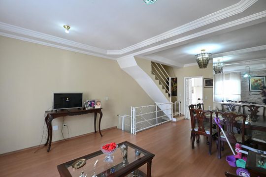 Sala de casa de condomínio à venda com 3 quartos, 156m² em Jardim Monte Kemel, São Paulo