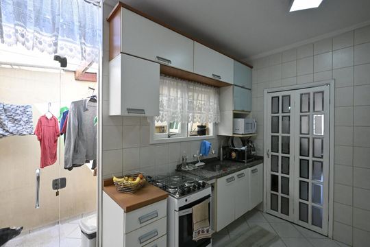 Cozinha de casa de condomínio à venda com 3 quartos, 156m² em Jardim Monte Kemel, São Paulo