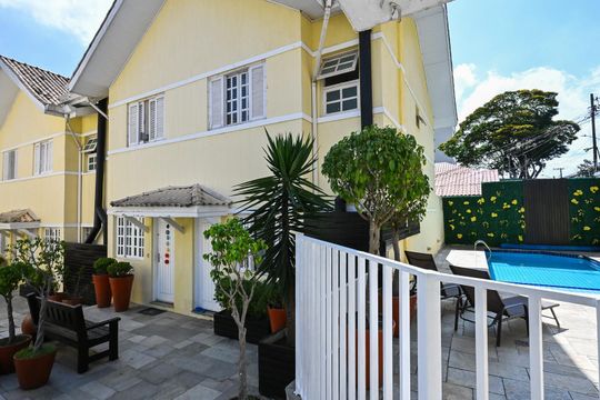 Fachada de casa de condomínio à venda com 3 quartos, 156m² em Jardim Monte Kemel, São Paulo