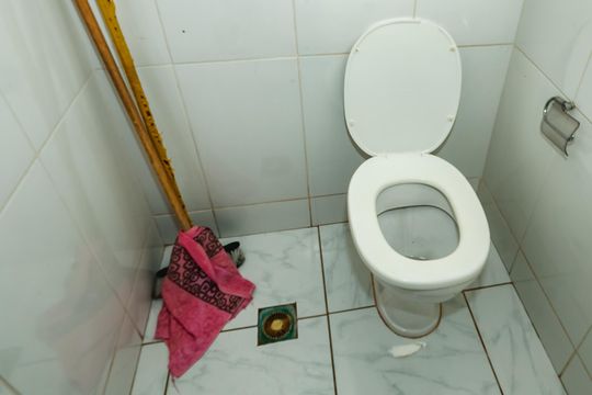Banheiro de serviço de apartamento para alugar com 3 quartos, 77m² em Santa Branca, Belo Horizonte