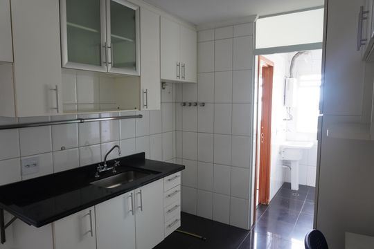 Cozinha de apartamento para alugar com 1 quarto, 113m² em Tamboré, Santana de Parnaíba
