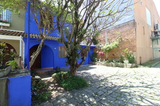Fachada de casa para alugar com 2 quartos, 144m² em Vila Nova Conceição, São Paulo