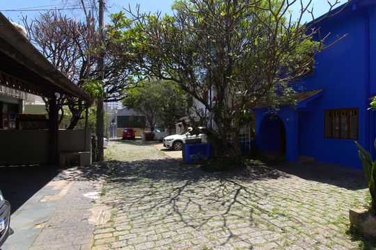 Fachada de casa para alugar com 2 quartos, 144m² em Vila Nova Conceição, São Paulo