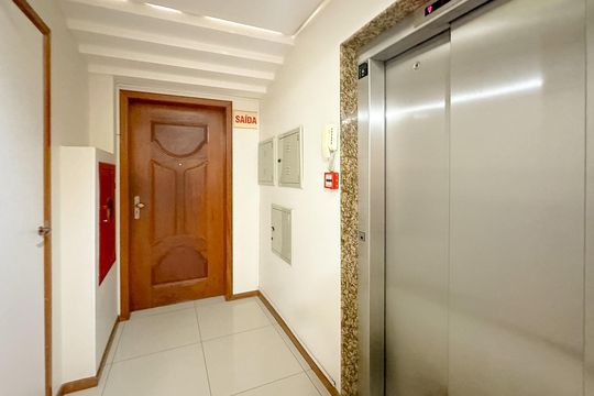Hall de entrada de apartamento para alugar com 1 quarto, 60m² em Bela Vista, São José