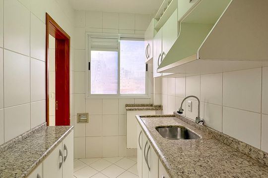 Cozinha de apartamento para alugar com 1 quarto, 60m² em Bela Vista, São José
