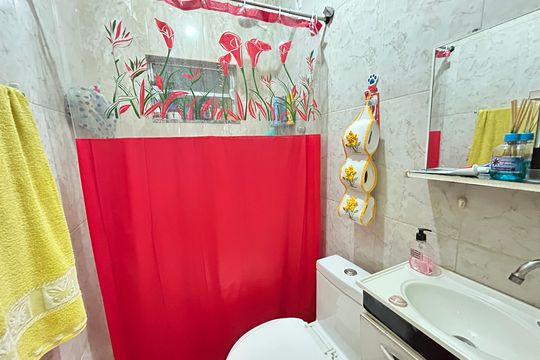 Banheiro de casa de condomínio à venda com 2 quartos, 65m² em Realengo, Rio de Janeiro