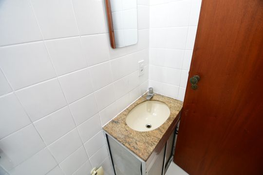 Banheiro de apartamento para alugar com 1 quarto, 59m² em Cambuí, Campinas