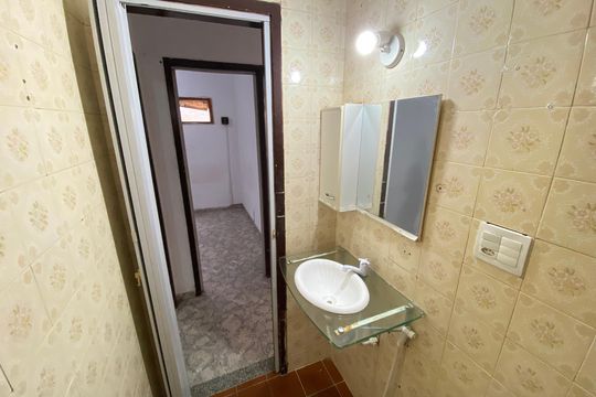 Banheiro de apartamento para alugar com 2 quartos, 47m² em Tomás Coelho, Rio de Janeiro
