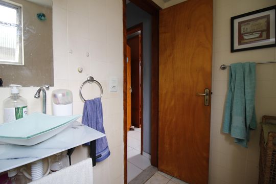 Banheiro de apartamento à venda com 2 quartos, 50m² em Taquara, Rio de Janeiro