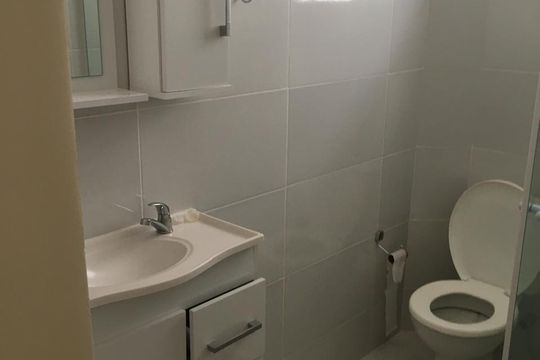 Banheiro de apartamento para alugar com 1 quarto, 50m² em São Lourenço, Niterói