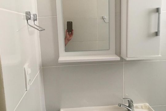 Banheiro de apartamento para alugar com 1 quarto, 50m² em São Lourenço, Niterói