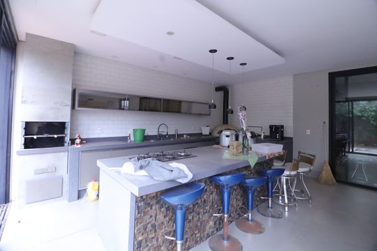 Casa à venda com 4 quartos, 320m² em Swiss Park, Campinas