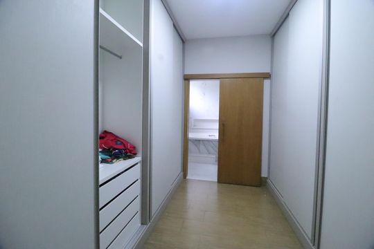 Casa à venda com 4 quartos, 320m² em Swiss Park, Campinas
