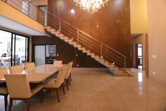 Casa à venda com 4 quartos, 320m² em Swiss Park, Campinas