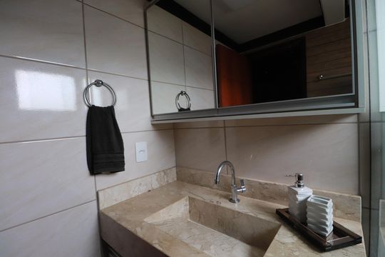 Banheiro  de apartamento para alugar com 2 quartos, 54m² em Jardim Álvaro C. Couto, Ribeirão Preto
