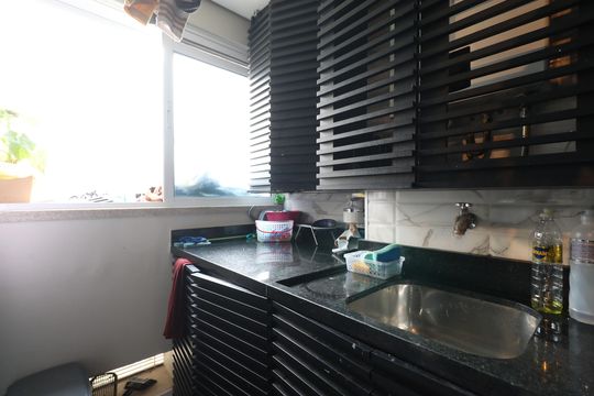 Área de serviço de apartamento para alugar com 2 quartos, 79m² em Vila Anastácio, São Paulo