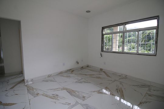 Sala de apartamento para alugar com 3 quartos, 110m² em Taquara, Rio de Janeiro
