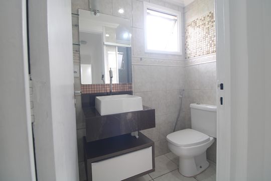 Banheiro de apartamento à venda com 2 quartos, 48m² em Vila Emir, São Paulo
