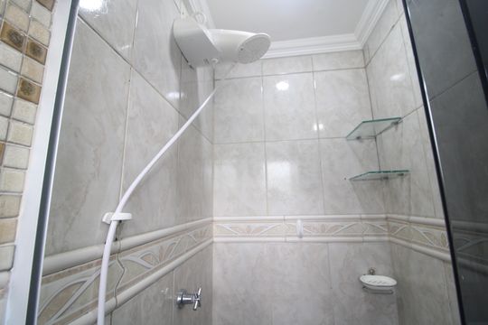 Banheiro de apartamento à venda com 2 quartos, 48m² em Vila Emir, São Paulo