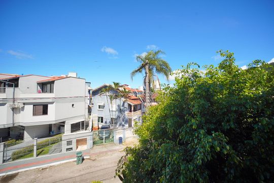 Vista do Quarto 1 de apartamento para alugar com 2 quartos, 78m² em Canasvieiras, Florianópolis