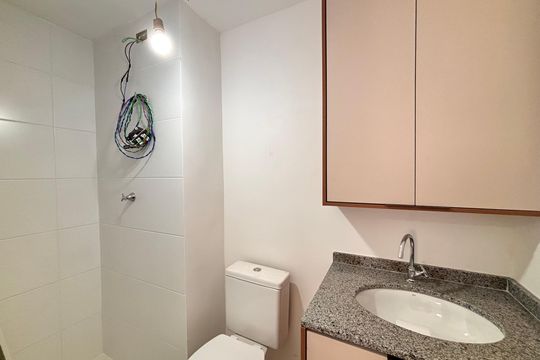 Banheiro da Suíte de apartamento para alugar com 1 quarto, 25m² em Vila Nova Conceição, São Paulo