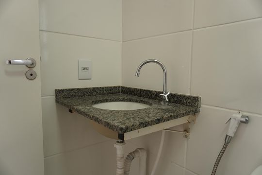 Quarto 1 Suíte - Banheiro de apartamento para alugar com 2 quartos, 47m² em São Carlos I, São Carlos
