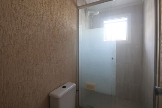 Banheiro  de casa de condomínio para alugar com 3 quartos, 88m² em Rio Branco, Canoas