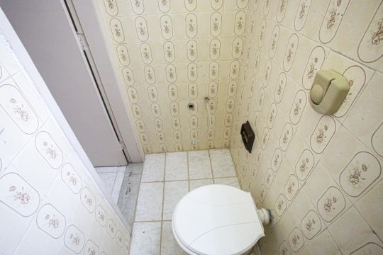 Banheiro de Serviço de apartamento à venda com 2 quartos, 82m² em Jacarepaguá, Rio de Janeiro