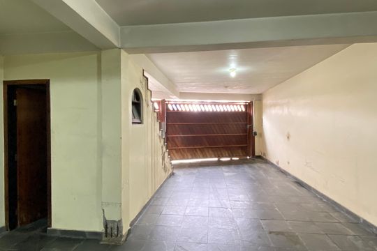 Garagem de casa à venda com 3 quartos, 292m² em Jaguaribe, Osasco