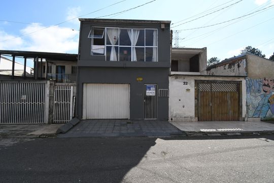 Fachada com placa de casa à venda com 3 quartos, 55m² em Cidade Industrial de Curitiba, Curitiba