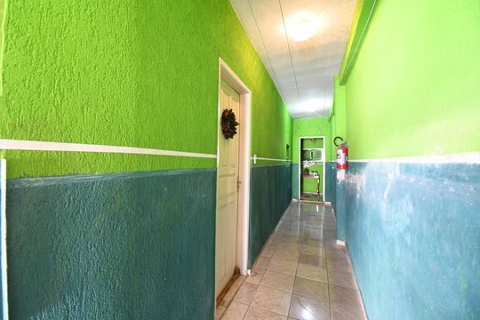 Corredor garagem de casa à venda com 3 quartos, 55m² em Cidade Industrial de Curitiba, Curitiba