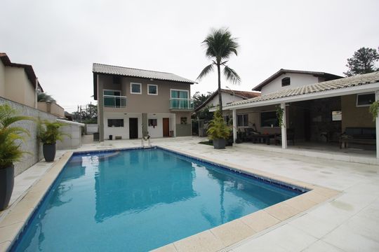 Fundos de casa à venda com 4 quartos, 400m² em Jacarepaguá, Rio de Janeiro