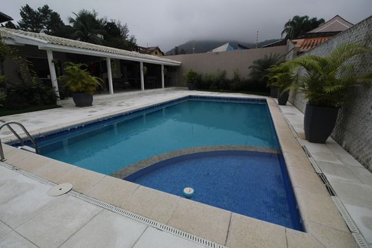 Piscina de casa à venda com 4 quartos, 400m² em Jacarepaguá, Rio de Janeiro