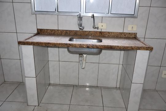 Cozinha de casa para alugar com 1 quarto, 50m² em Jardim Imperador (zona Leste), São Paulo