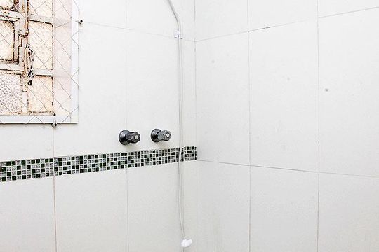 Banheiro de apartamento para alugar com 1 quarto, 55m² em Cidade Baixa, Porto Alegre
