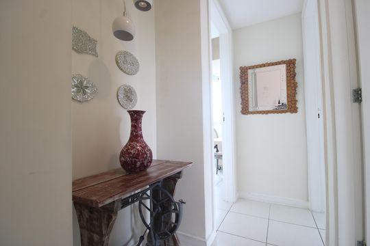 Sala - Corredor de apartamento para alugar com 3 quartos, 83m² em Barra Olímpica, Rio de Janeiro