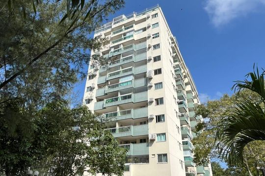 Fachada do bloco de apartamento para alugar com 3 quartos, 83m² em Barra Olímpica, Rio de Janeiro