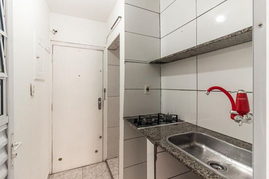 Cozinha de apartamento para alugar com 1 quarto, 28m² em Vila Buarque, São Paulo