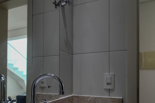 banheiro de apartamento à venda com 1 quarto, 60m² em Centro Histórico, Porto Alegre
