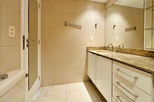 Apartamento para alugar com 3 quartos, 117m² em Lagoa, Rio de Janeiro