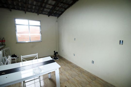 Sala de casa para alugar com 1 quarto, 72m² em Penha, Rio de Janeiro
