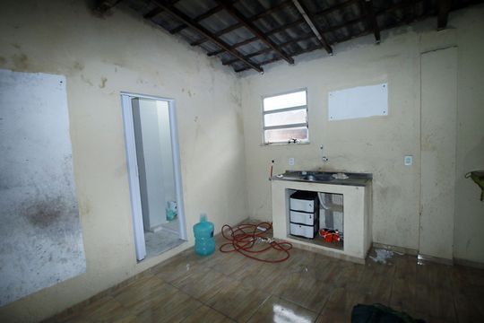 Cozinha de casa para alugar com 1 quarto, 72m² em Penha, Rio de Janeiro