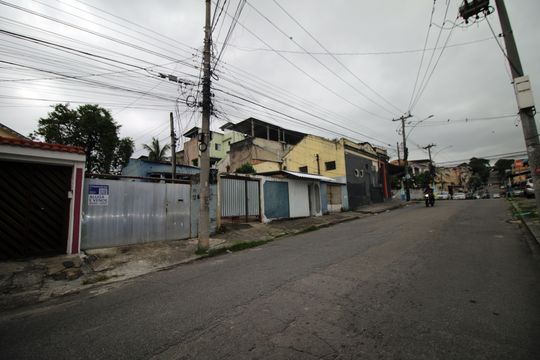 Fachada de casa para alugar com 2 quartos, 72m² em Penha, Rio de Janeiro
