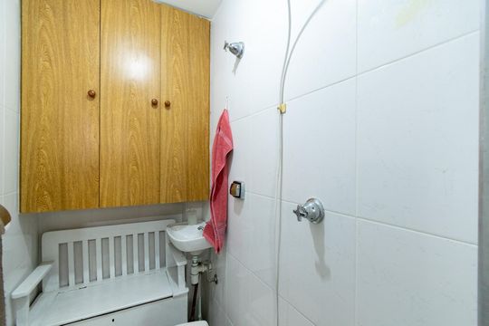 Banheiro de serviço de apartamento para alugar com 3 quartos, 90m² em Jabaquara, São Paulo