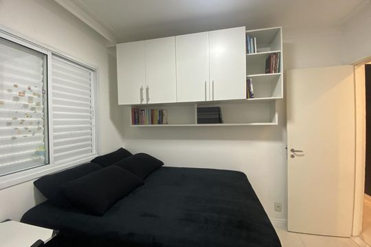Quarto de apartamento à venda com 2 quartos, 74m² em Jardim Tupanci, Barueri