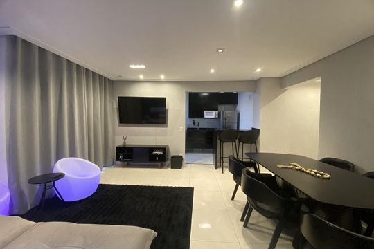 Sala de apartamento à venda com 2 quartos, 74m² em Jardim Tupanci, Barueri
